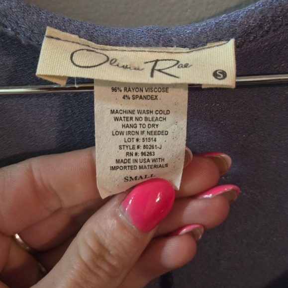 Small Olivia Rae V-Neck Ruffle Hem Blouse Flowy Feminine Boho Soft Light Peplum - Picture 3 of 4